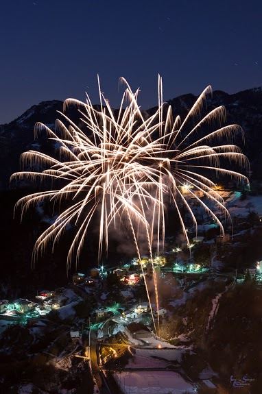 Fuochi d'artificio a Dossena per il madunù